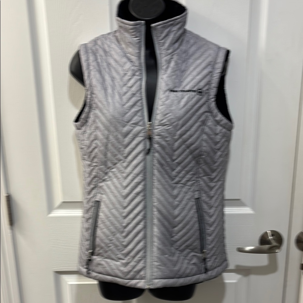 Free country Gray and black reversible Quilted Vest